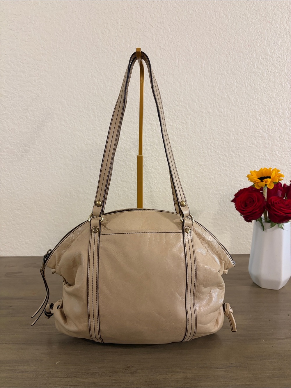 Hobo Flourish Beige Leather Shoulder Bag Tote Handbag